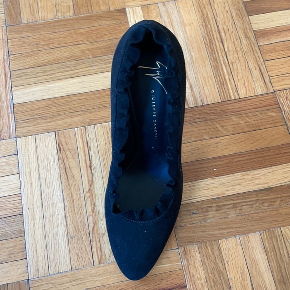 A pair of super cute black Giuseppe Zandotti heels - Picture 2 of 2